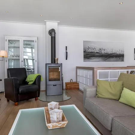 Paula Volkmars Apartment *